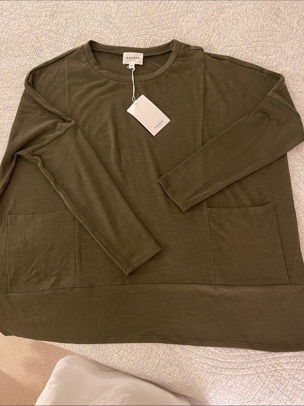 Andree Olive Crewneck top with Front Pockets Medium